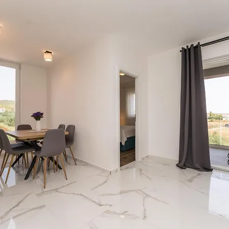 Luxury D Casa de hóspedes 4*