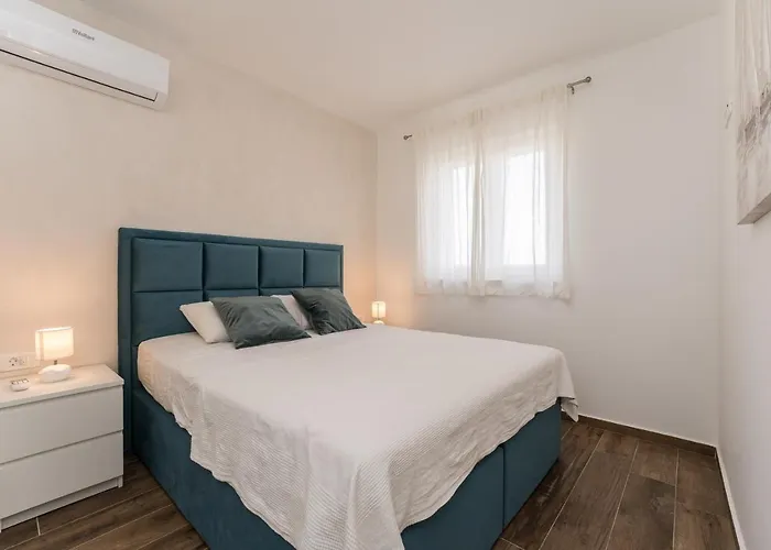 Luxury D 4* Bibinje